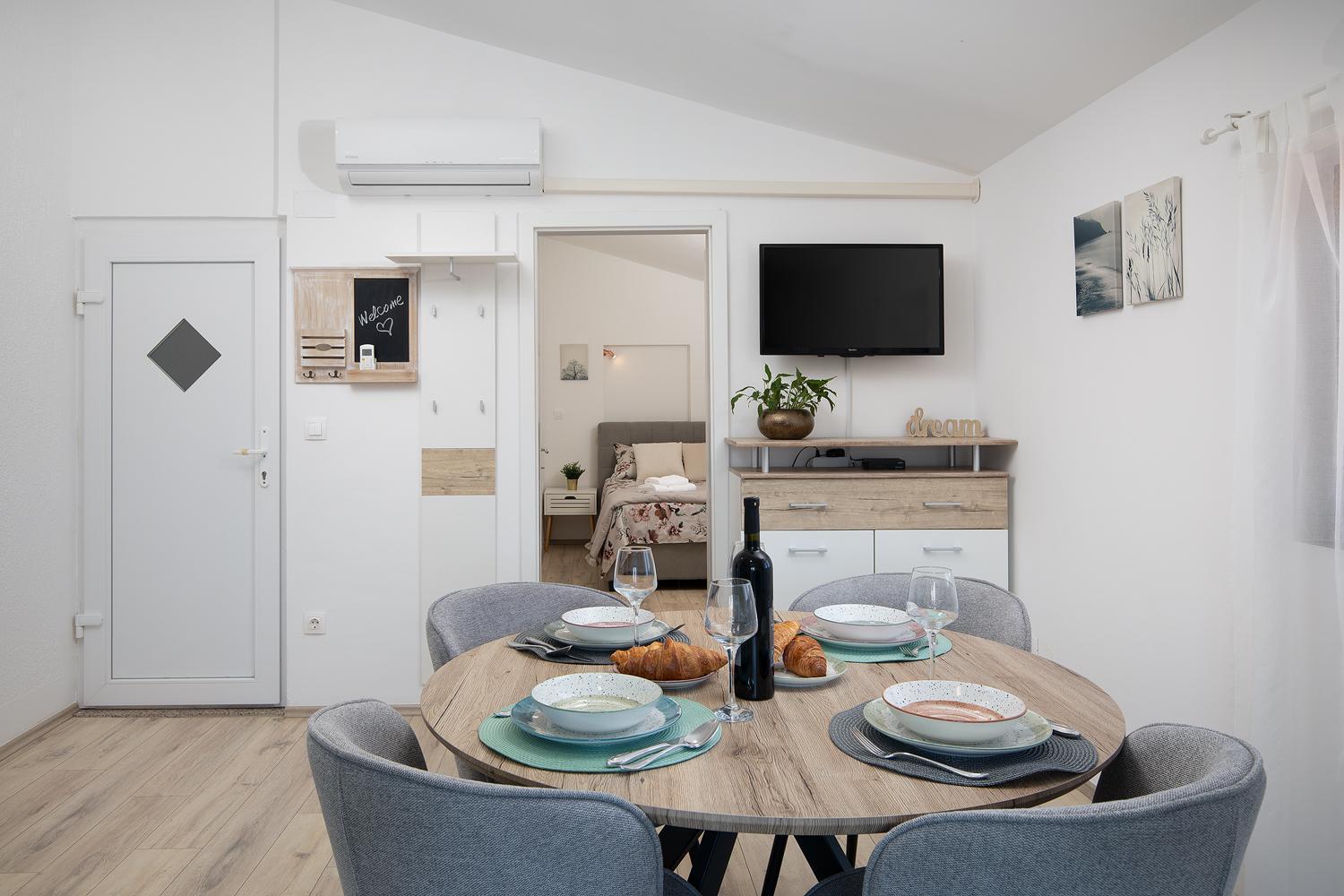 Apartments Dadic With Parking & Playground Medulin Exterior foto